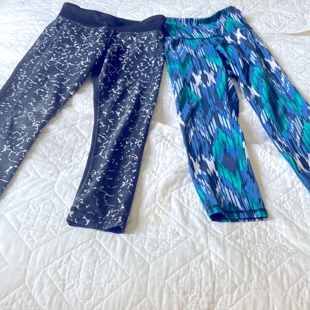 LEGGINGS BUNDLE:Old Navy cropped(Colorful)and UA cropped(Darker)both XS